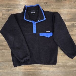 Patagonia Women's Black and Blue Crewneck Sweater